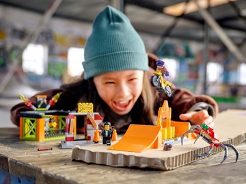 LEGO 60293 CITY Park kaskaderski - obrazek 3