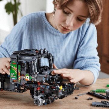 LEGO 42129 TECHNIC Ciężarówka Mercedes Benz - obrazek 2