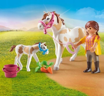 PLAYMOBIL 71243 Klacz ze źrebakiem - obrazek 2